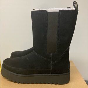 UGG CHELSEA PLATFORM SHORT SIZE 10 BLACK NIB